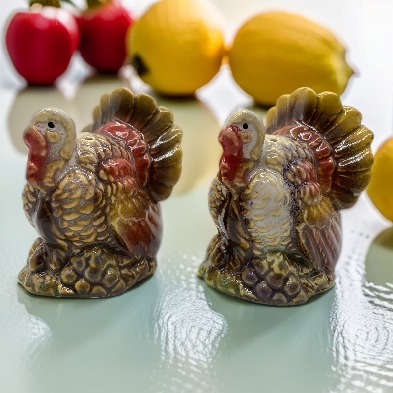 Turkey Salt and Pepper Shakers, 2-Piece Ceramic Spice Jars, Cute Kitchen Decor, Novelty Gift for Christmas, Housewarming