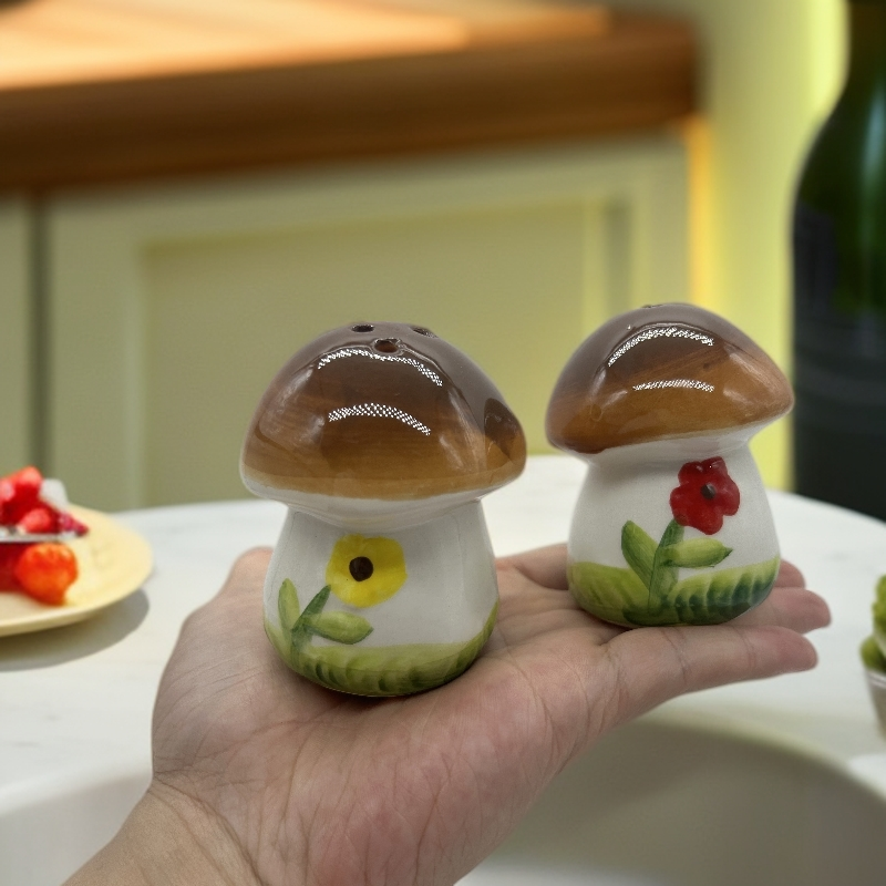 Mushroom Salt and Pepper Shakers, 2-Piece Ceramic Spice Jars, Cute Kitchen Decor, Novelty Gift for Christmas, Housewarming