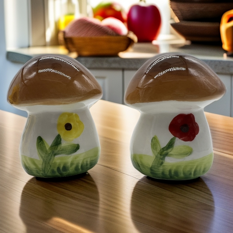 Mushroom Salt and Pepper Shakers, 2-Piece Ceramic Spice Jars, Cute Kitchen Decor, Novelty Gift for Christmas, Housewarming
