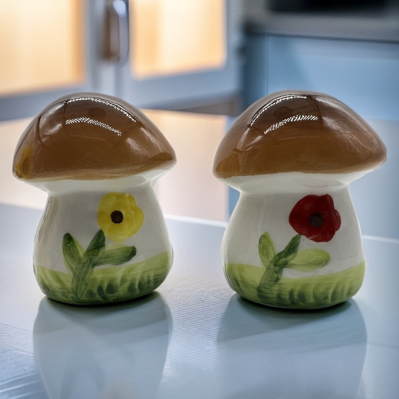 Mushroom Salt and Pepper Shakers, 2-Piece Ceramic Spice Jars, Cute Kitchen Decor, Novelty Gift for Christmas, Housewarming