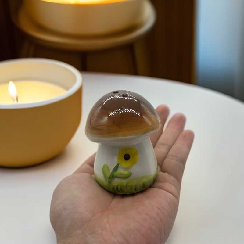 Mushroom Salt and Pepper Shakers, 2-Piece Ceramic Spice Jars, Cute Kitchen Decor, Novelty Gift for Christmas, Housewarming