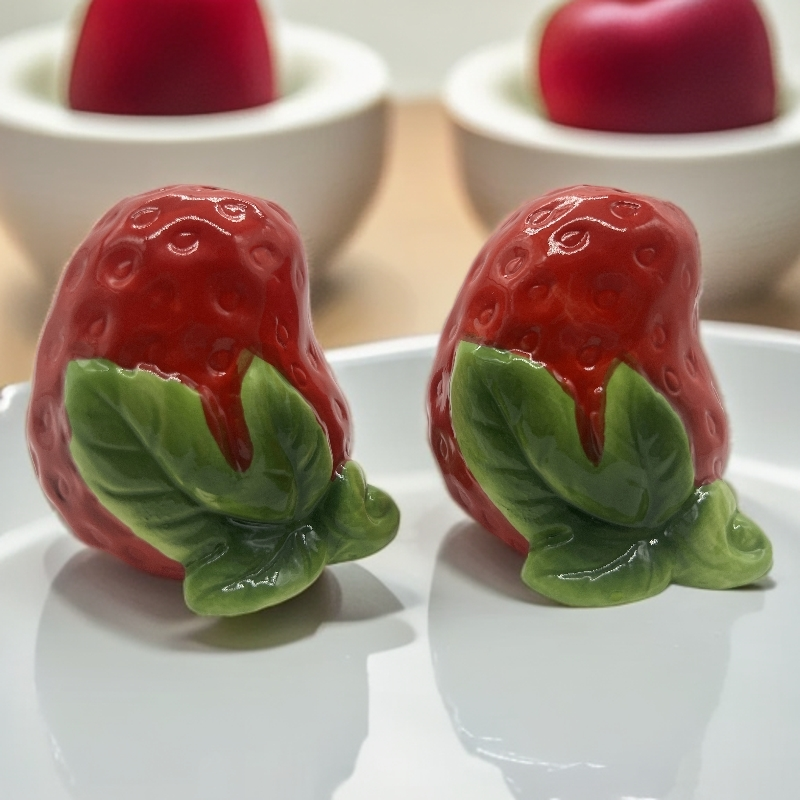 Strawberry Salt and Pepper Shakers, 2-Piece Ceramic Spice Jars, Cute Kitchen Decor, Novelty Gift for Christmas, Housewarming