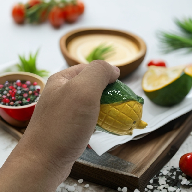 Corn Salt and Pepper Shakers, 2-Piece Ceramic Spice Jars, Cute Kitchen Decor, Novelty Gift for Christmas, Housewarming