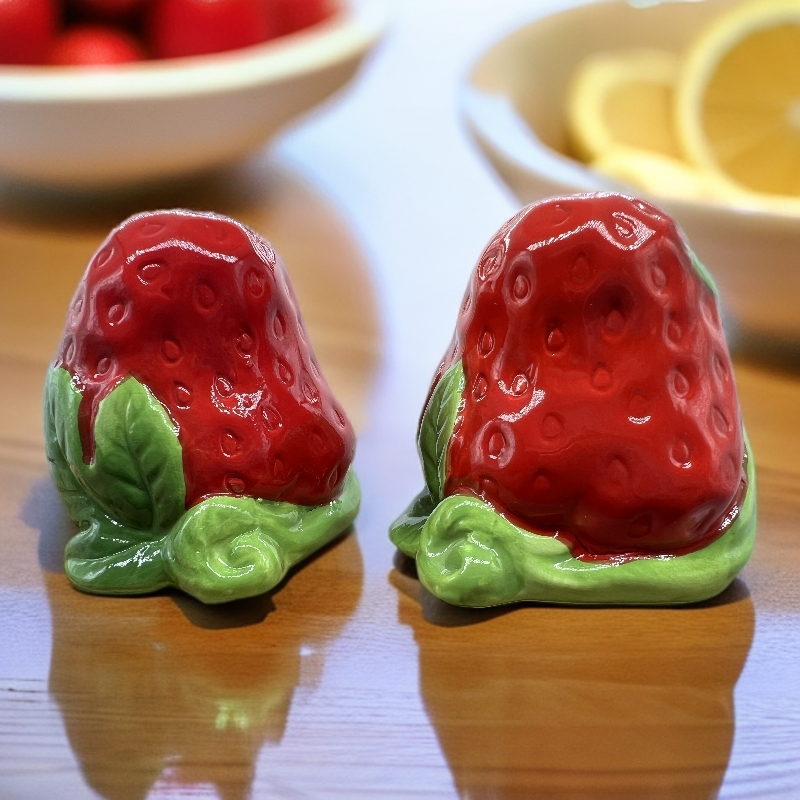 Strawberry Salt and Pepper Shakers, 2-Piece Ceramic Spice Jars, Cute Kitchen Decor, Novelty Gift for Christmas, Housewarming