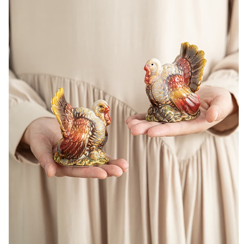 Turkey Salt and Pepper Shakers, 2-Piece Ceramic Spice Jars, Cute Kitchen Decor, Novelty Gift for Christmas, Housewarming