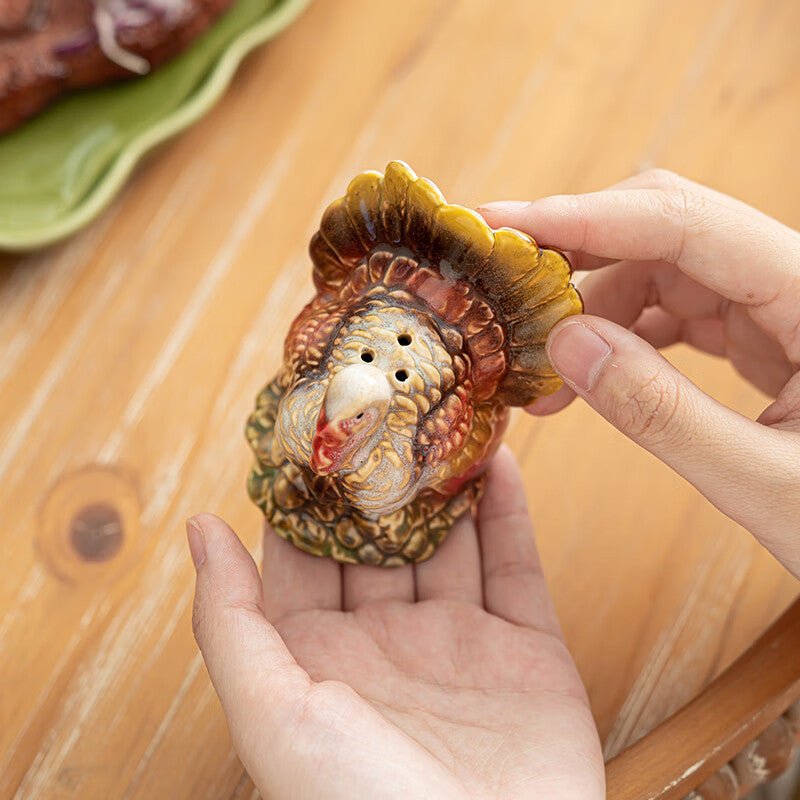 Turkey Salt and Pepper Shakers, 2-Piece Ceramic Spice Jars, Cute Kitchen Decor, Novelty Gift for Christmas, Housewarming