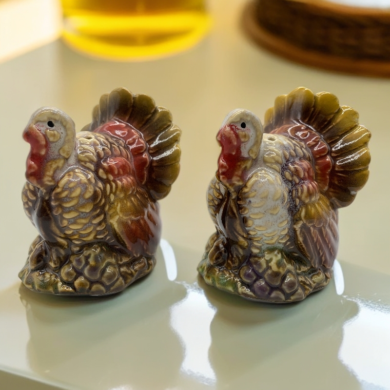 Turkey Salt and Pepper Shakers, 2-Piece Ceramic Spice Jars, Cute Kitchen Decor, Novelty Gift for Christmas, Housewarming