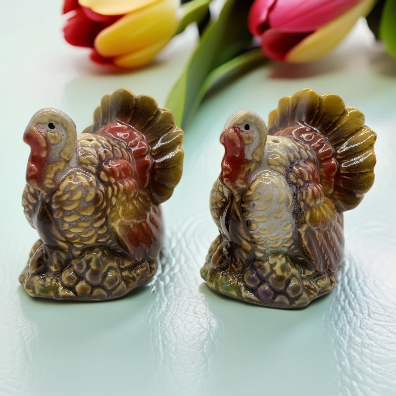 Turkey Salt and Pepper Shakers, 2-Piece Ceramic Spice Jars, Cute Kitchen Decor, Novelty Gift for Christmas, Housewarming